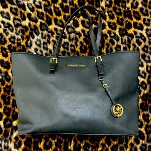 Michael Kors Jet Set Medium Saffiano Leather Top-Zip Tote Bag